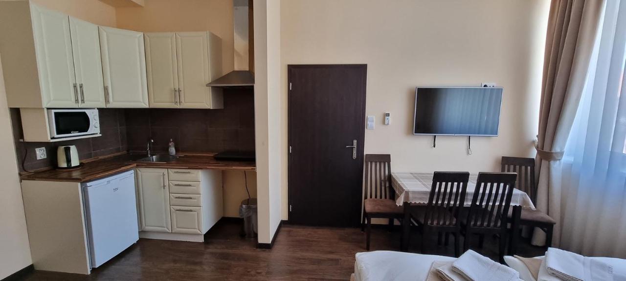 Elite Pension Štúrovo Buitenkant foto
