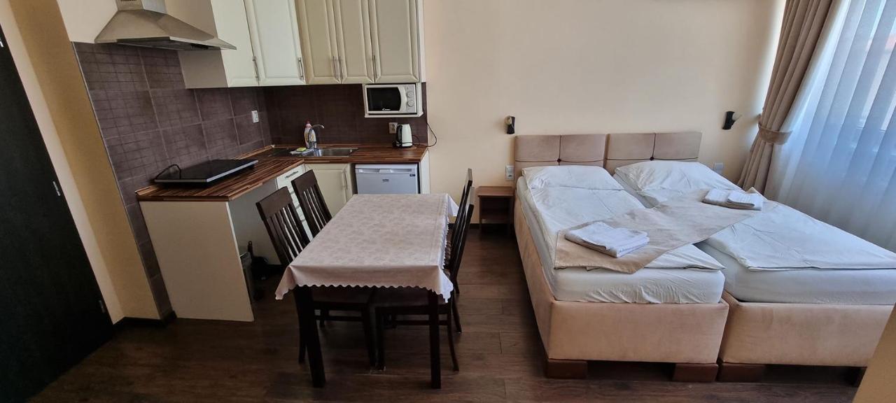 Elite Pension Štúrovo Buitenkant foto