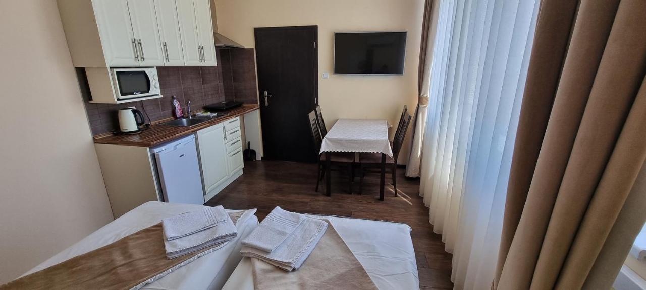 Elite Pension Štúrovo Buitenkant foto