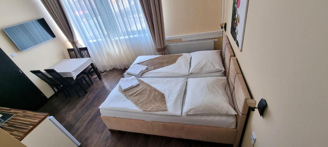 Elite Pension Štúrovo Buitenkant foto
