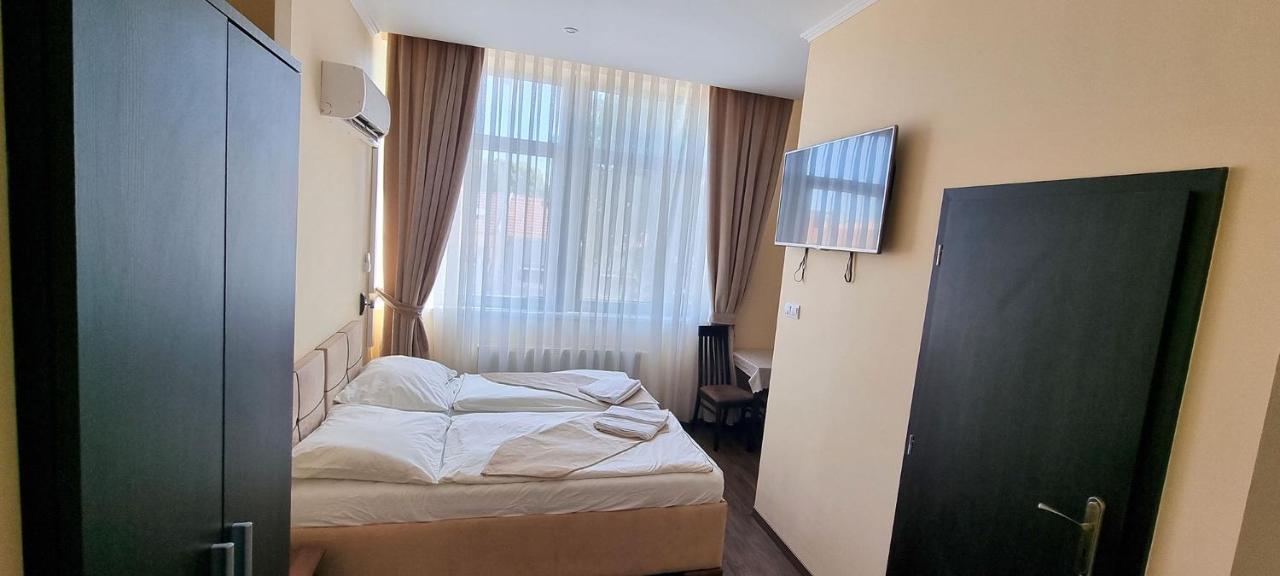 Elite Pension Štúrovo Buitenkant foto