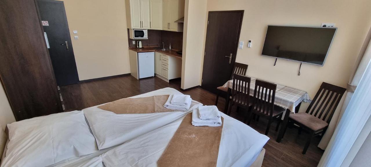 Elite Pension Štúrovo Buitenkant foto