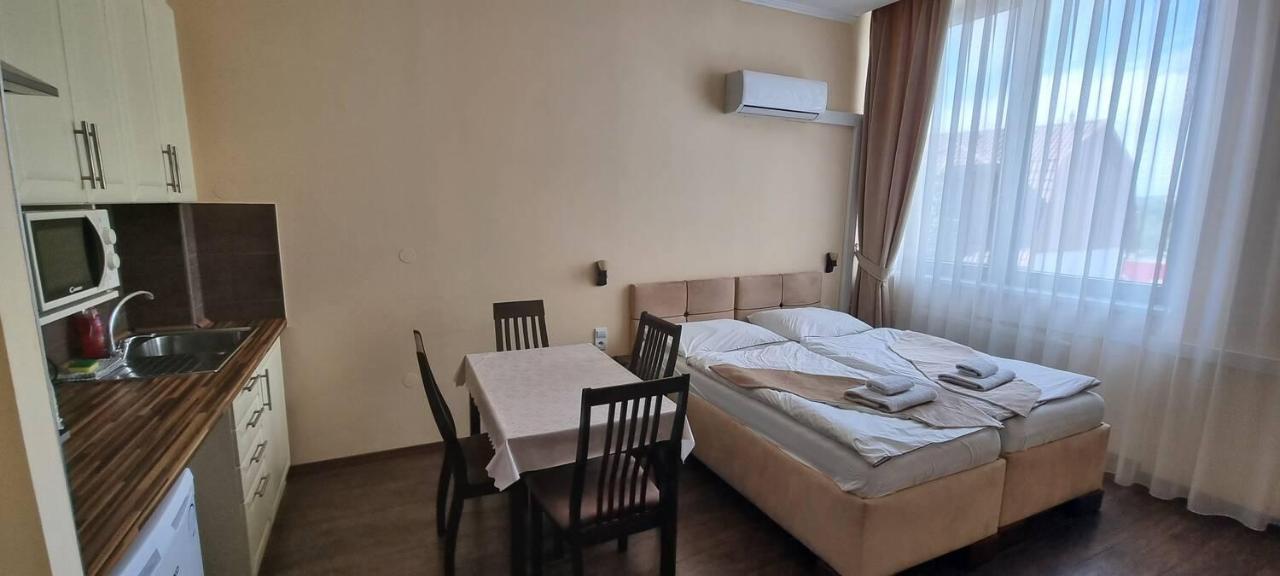 Elite Pension Štúrovo Buitenkant foto
