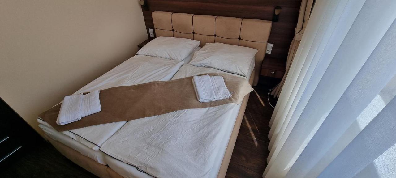 Elite Pension Štúrovo Buitenkant foto