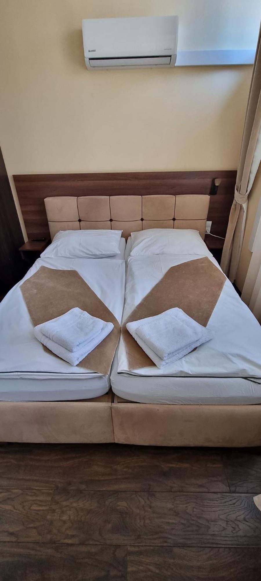 Elite Pension Štúrovo Buitenkant foto